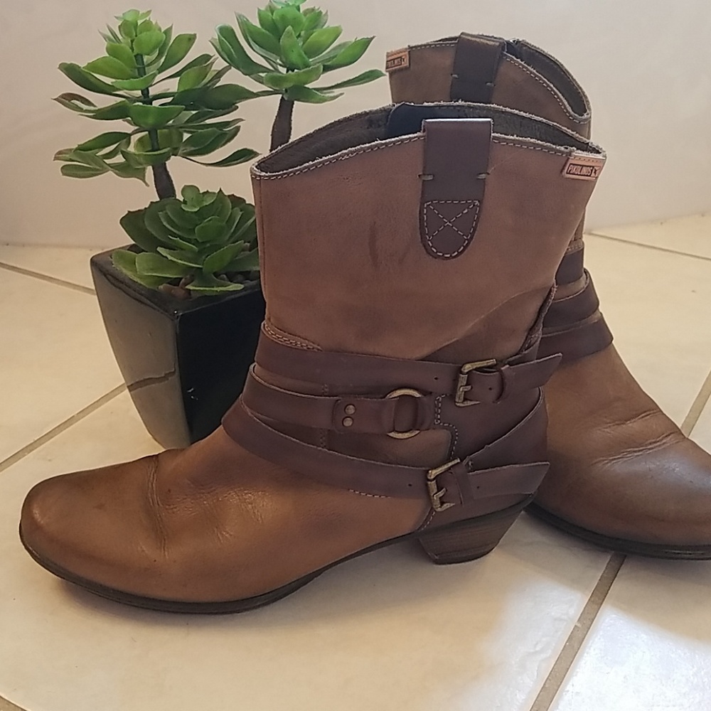 Pikolinos boots